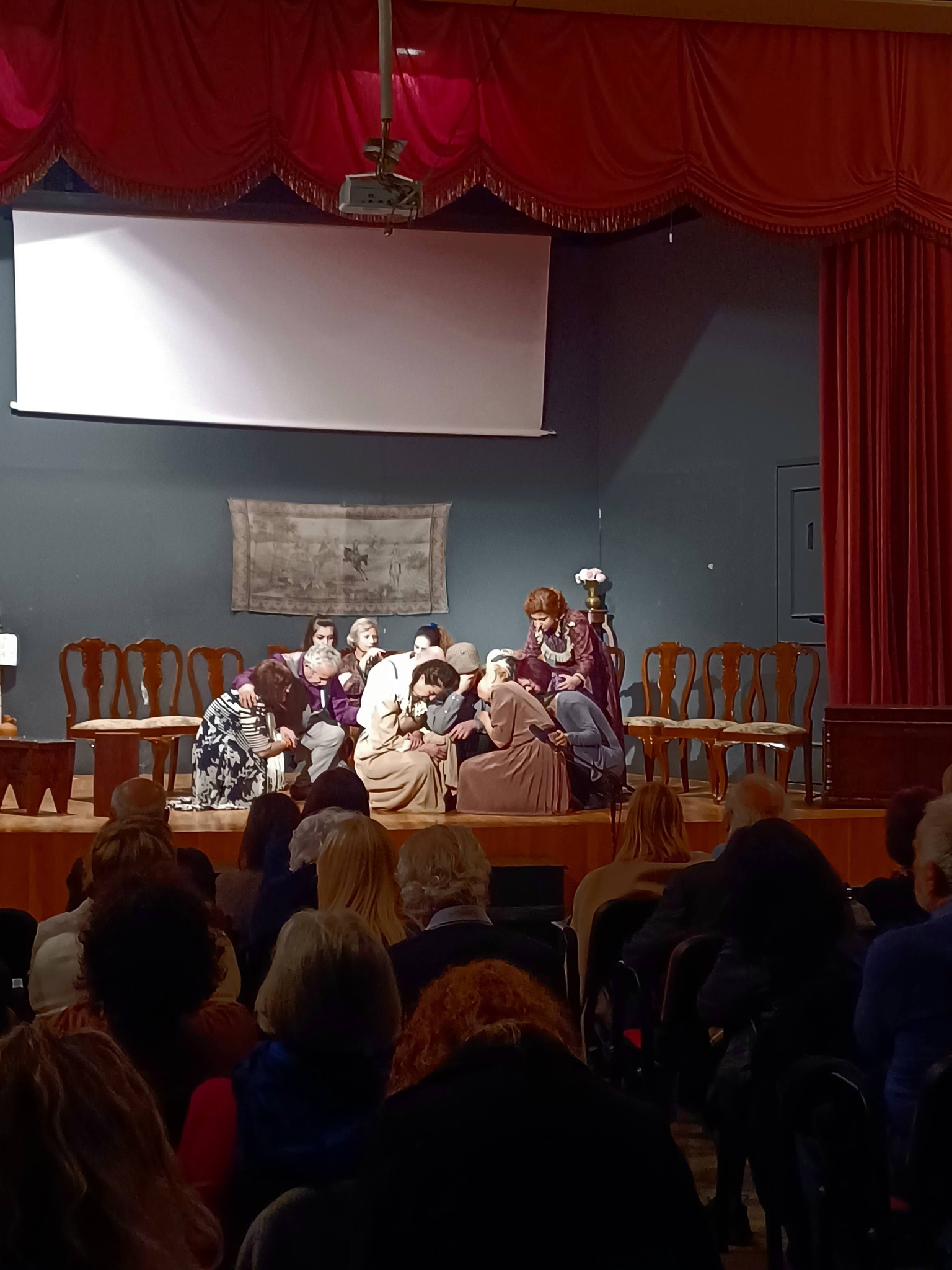 Συγκλονιστική παράσταση της Πολυφωνικής Πάτρας, «Η μικρή μας Σμύρνη» ΦΩΤΟ