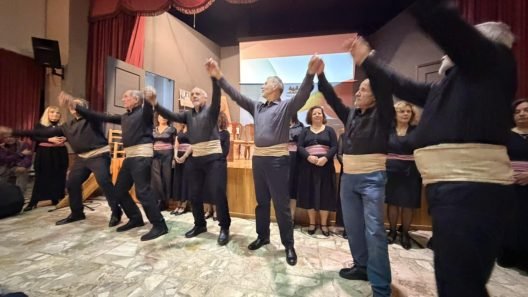 Συγκλονιστική παράσταση της Πολυφωνικής Πάτρας, «Η μικρή μας Σμύρνη» ΦΩΤΟ