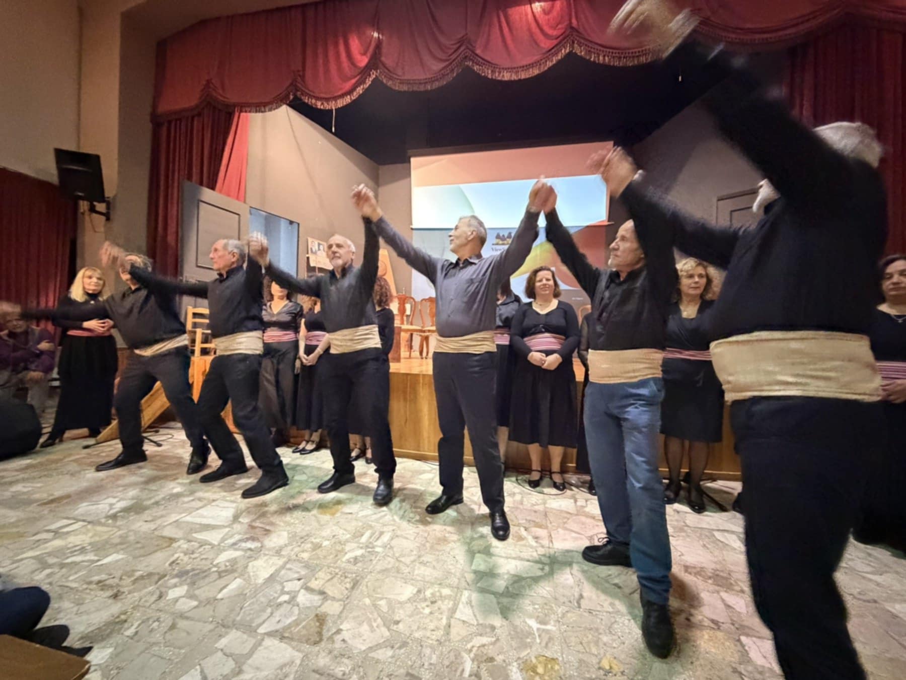 Συγκλονιστική παράσταση της Πολυφωνικής Πάτρας, «Η μικρή μας Σμύρνη» ΦΩΤΟ 32 Συγκλονιστική παράσταση της Πολυφωνικής Πάτρας, «Η μικρή μας Σμύρνη» ΦΩΤΟ