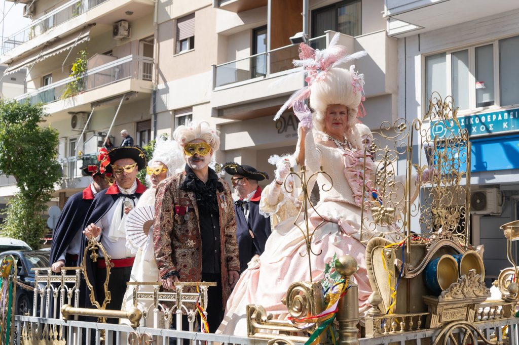 Πάτρα: Σάββατο μεσημέρι το Καρναβάλι έκανε πάταγο! ΦΩΤΟ