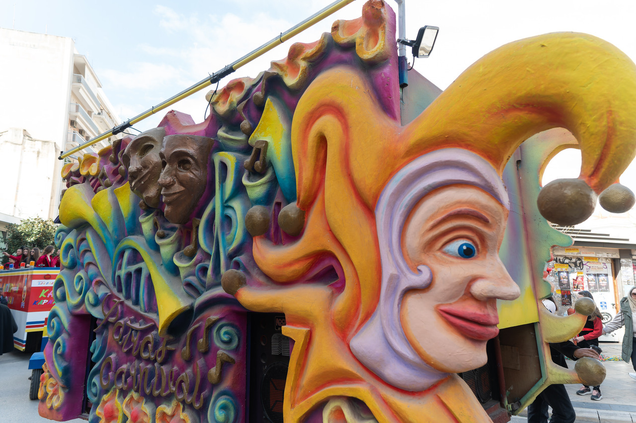 Πάτρα: Σάββατο μεσημέρι το Καρναβάλι έκανε πάταγο! ΦΩΤΟ