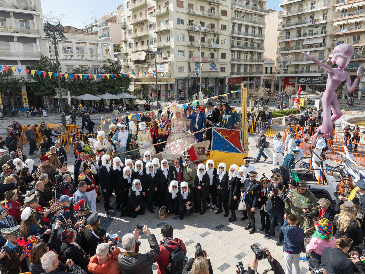 Πάτρα: Σάββατο μεσημέρι το Καρναβάλι έκανε πάταγο! ΦΩΤΟ