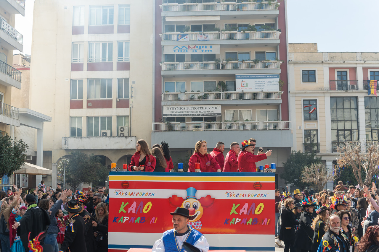 Πάτρα: Σάββατο μεσημέρι το Καρναβάλι έκανε πάταγο! ΦΩΤΟ