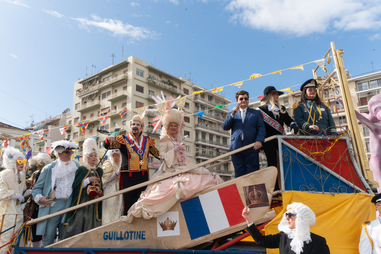 Πάτρα: Σάββατο μεσημέρι το Καρναβάλι έκανε πάταγο! ΦΩΤΟ