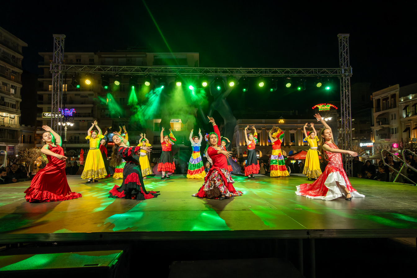 Πάτρα: Yπερθέαμα από τις Σχολές Χορού στην Καρναβαλική πλατεία Γεωργίου ΦΩΤΟ