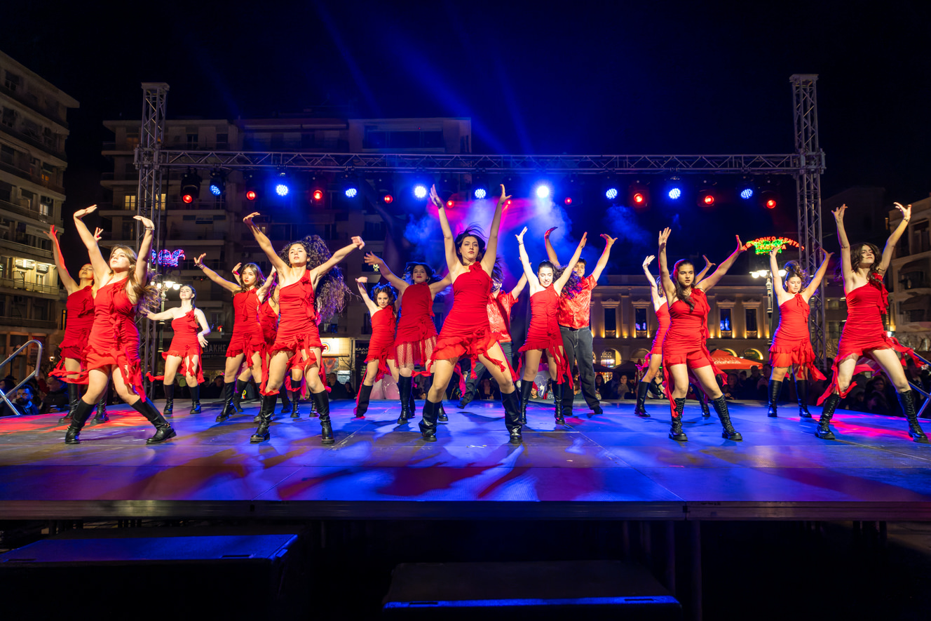 Πάτρα: Yπερθέαμα από τις Σχολές Χορού στην Καρναβαλική πλατεία Γεωργίου ΦΩΤΟ