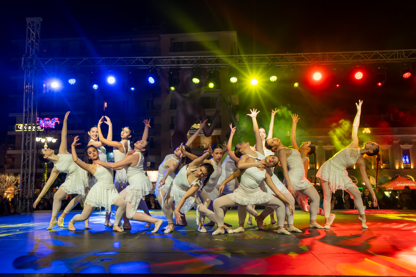 Πάτρα: Yπερθέαμα από τις Σχολές Χορού στην Καρναβαλική πλατεία Γεωργίου ΦΩΤΟ