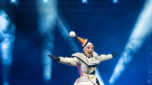 Τελάλισσα, μουσικό άρμα και σοκολάτες από την «Μέριμνας» Πάτρας ΦΩΤΟ