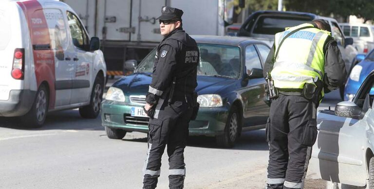 Μεσολόγγι: Με δύο ατίθασους οδηγούς τα' βαλαν αστυνομικοί 4 Μεσολόγγι: Με δύο ατίθασους οδηγούς τα' βαλαν αστυνομικοί