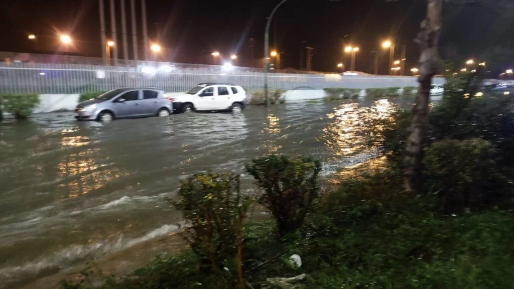 Ακτή Δυμαίων - Πάτρα: Μισό μέτρο βροχής - Κλειστή, πάλι, η παραλιακή οδός για οδηγούς ΦΩΤΟ