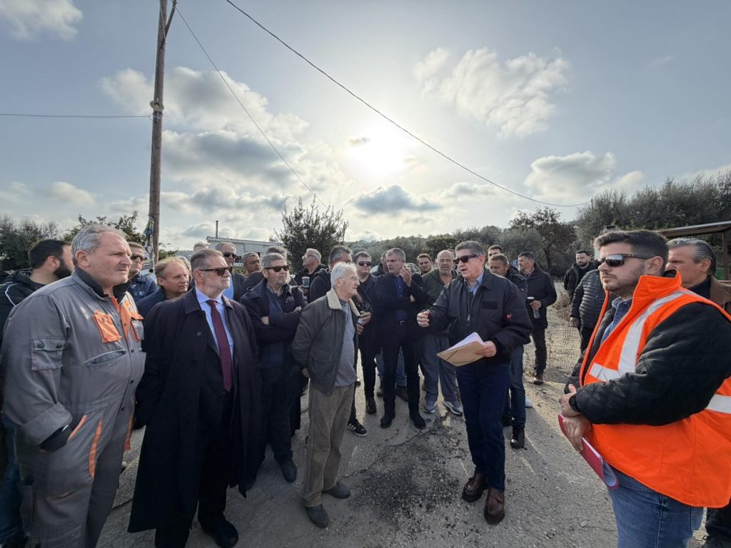 Δυτική Αχαΐα: Διαμαρτυρία στον δρόμο Καρέΐκα - Ριόλος για αποκατάσταση του οδικού δικτύου ΦΩΤΟ