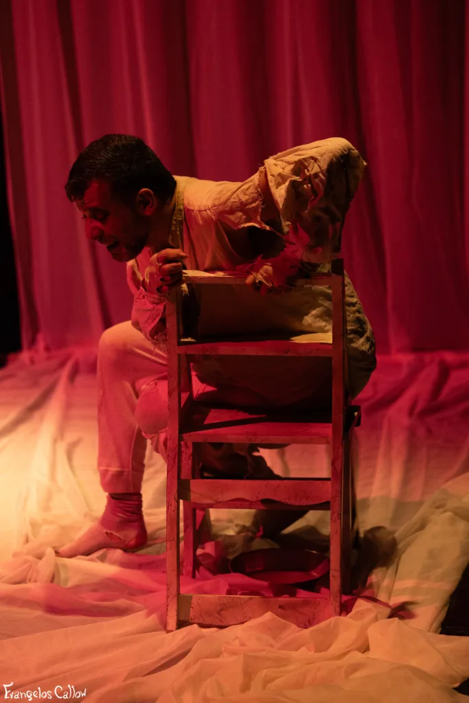 Τελευταίες παραστάσεις για τον «Κοιμώμενο Χαλεπά» στο «Επίκεντρο» ΦΩΤΟ