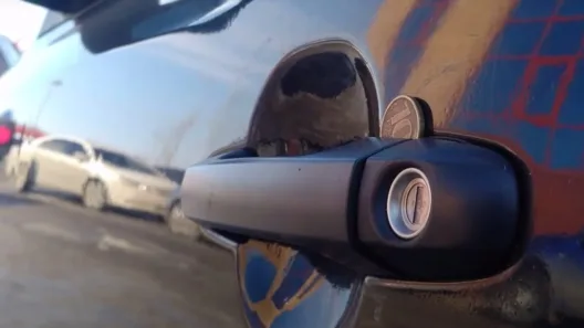 Πάτρα: Σύλληψη ανηλίκου για κλοπή χρημάτων από όχημα