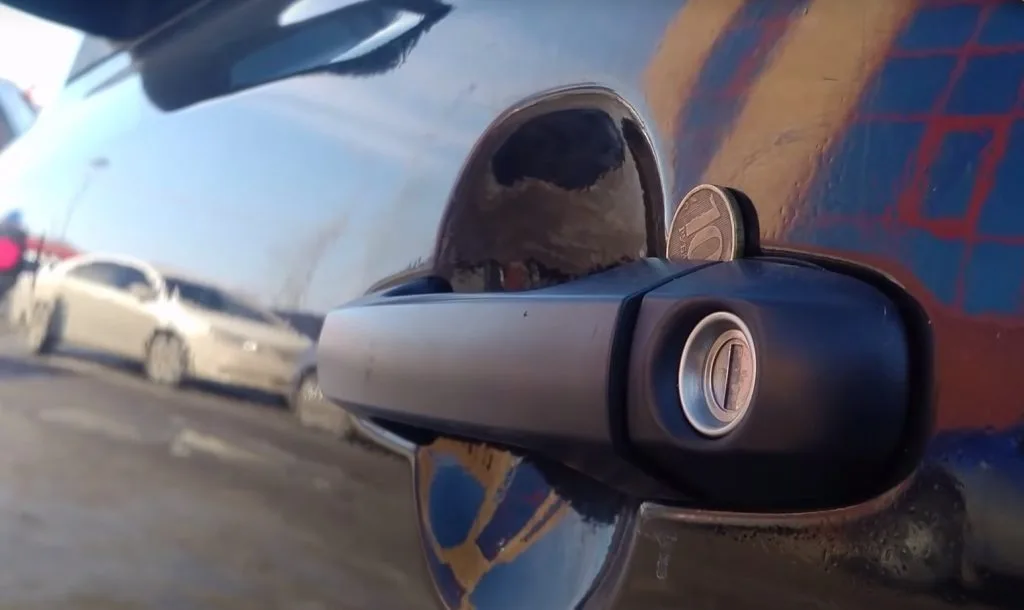 Πάτρα: Σύλληψη ανηλίκου για κλοπή χρημάτων από όχημα