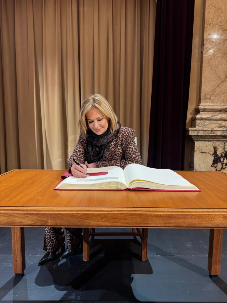 Στο Μόντρεαλ με ομογενείς η Χριστίνα Σταρακά για την 25η Μαρτίου ΦΩΤΟ