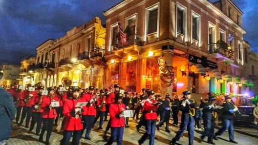 Η Δημοτική Φιλαρμονική Αιγείρας στη πομπή μνήμης στη Πάτρα ΒΙΝΤΕΟ-ΦΩΤΟ