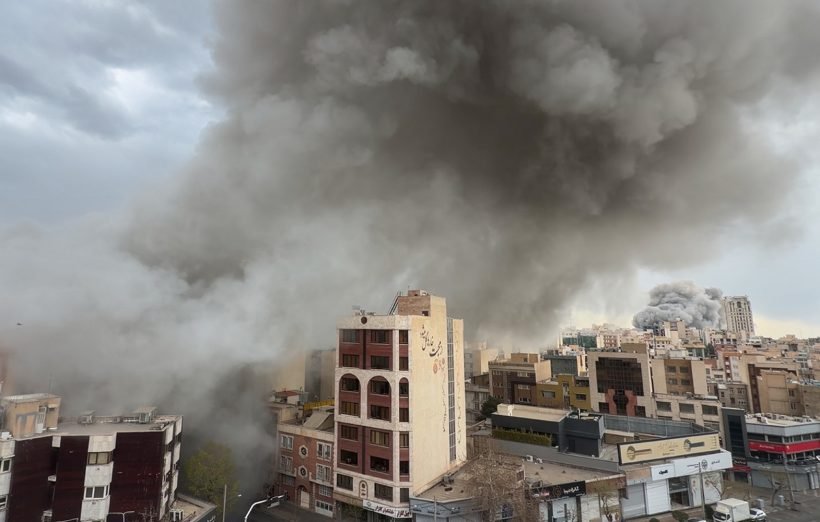 Το Ιράν έπληξε με μπαράζ βαλλιστικών πυραύλων το Ισραήλ ανήμερα του εβραϊκού Πάσχα ΒΙΝΤΕΟ