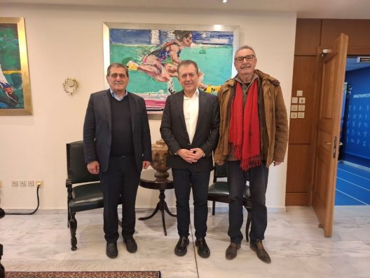 Πάτρα: Πελετίδης και Πετρόπουλος είδαν τον αν. υπουργό Αθλητισμού Γ. Βρούτση για Παμπελοποννησιακό και Λαδόπουλο 25 Πάτρα: Πελετίδης και Πετρόπουλος είδαν τον αν. υπουργό Αθλητισμού Γ. Βρούτση για Παμπελοποννησιακό και Λαδόπουλο