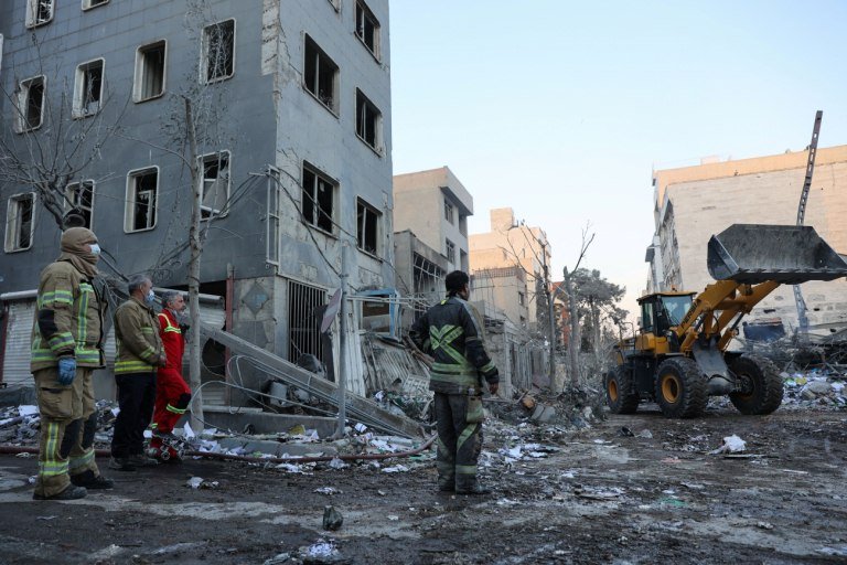 Μέση Ανατολή: Το Ιράν χτύπησε την Πρεσβεία των ΗΠΑ στη Σ. Αραβία - «Θα ανταποδώσουμε...» λέει ο Τραμπ - Ισραηλινοί βομβαρδισμοί στη Βηρυτό BINΤΕΟ