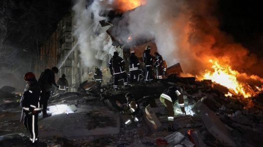 Ομοβροντία πυραύλων και drones της Ρωσίας στην Ουκρανία με νεκρούς ΒΙΝΤΕΟ