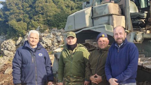 Αχαΐα: Kαθαρισμοί δασικών δρόμων από Πολιτική Προστασία και Στρατό ΦΩΤΟ