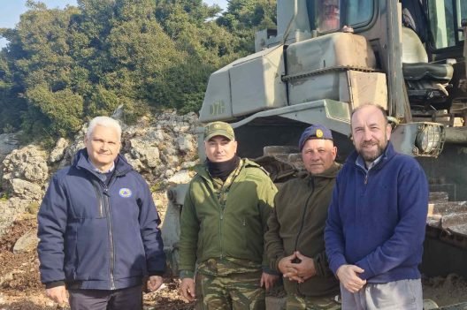 Αχαΐα: Kαθαρισμοί δασικών δρόμων από Πολιτική Προστασία και Στρατό ΦΩΤΟ