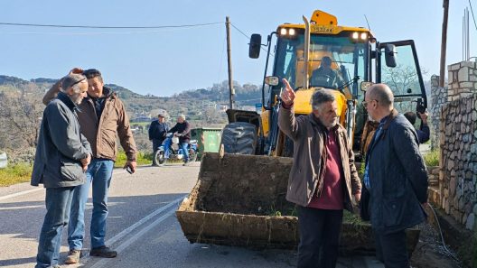 Άνω Καστρίτσι: Στην κυκλοφορία ο δρόμος προς Μαγούλα μετά από κατολίσθηση ΦΩΤΟ