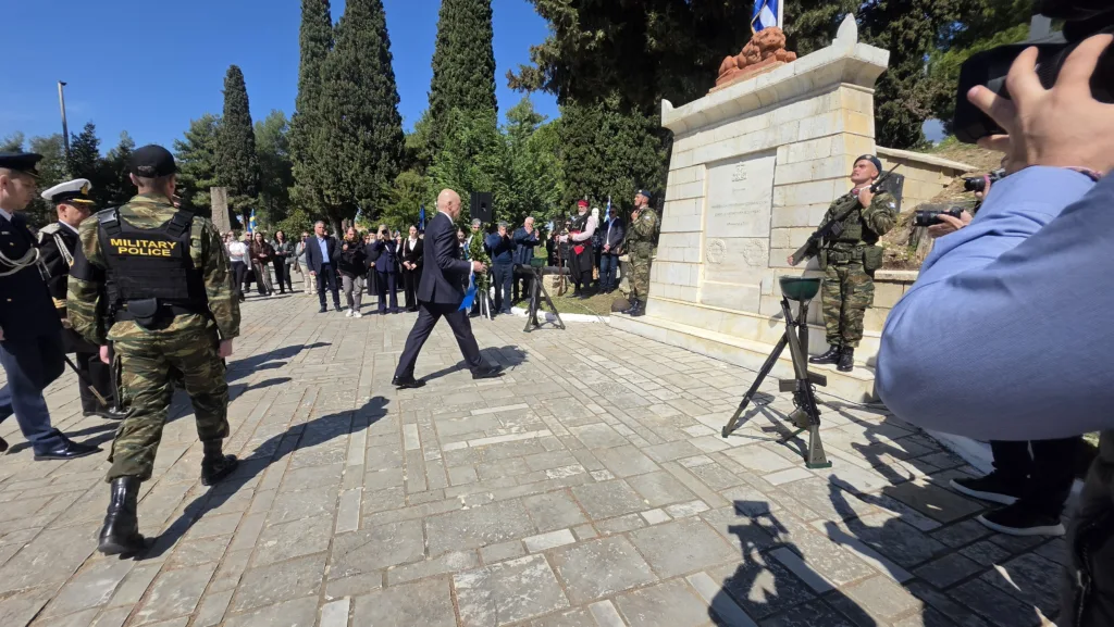 Νίκος Δένδιας από Μεσολόγγι: «Η ελευθερία έχει κόστος και απαιτεί θυσίες» - Τιμήθηκε με τον Χρυσό Σταυρό ΦΩΤΟ - ΒΙΝΤΕΟ 32 Νίκος Δένδιας από Μεσολόγγι: «Η ελευθερία έχει κόστος και απαιτεί θυσίες» - Τιμήθηκε με τον Χρυσό Σταυρό ΦΩΤΟ - ΒΙΝΤΕΟ