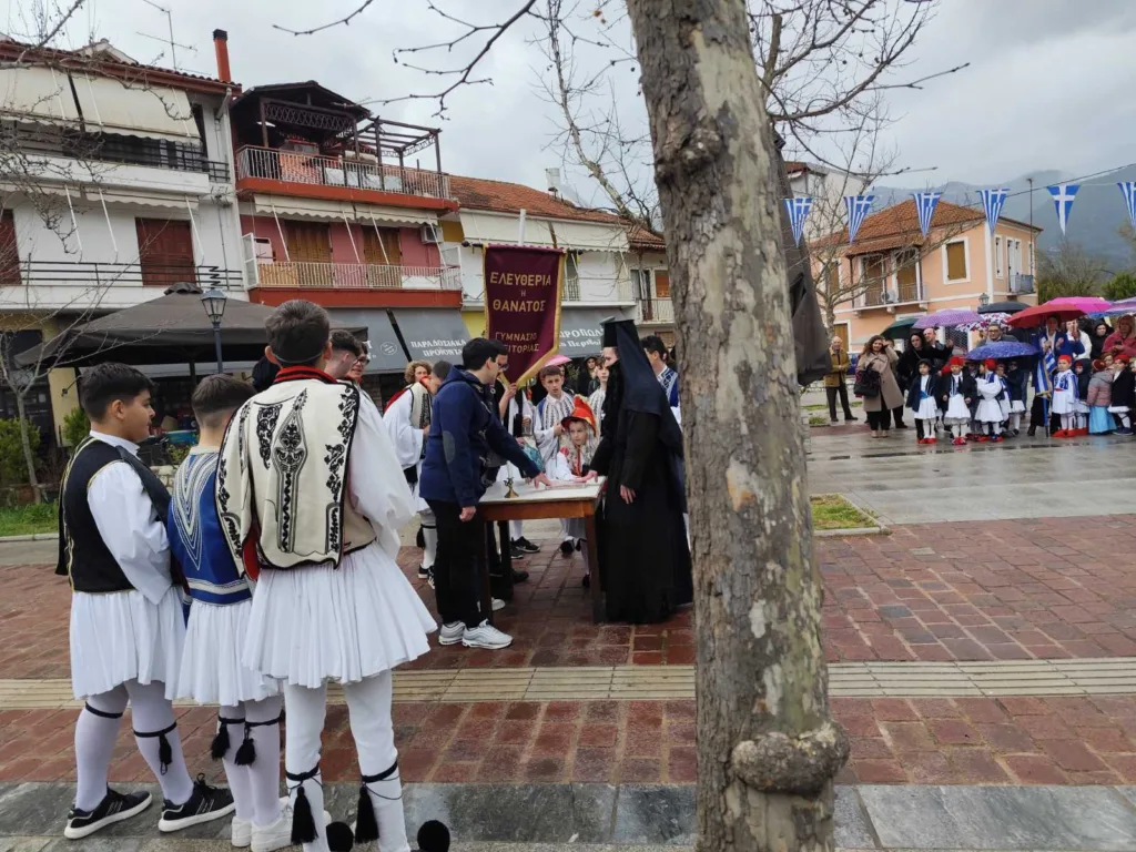 Χρόνια πολλά σε όλους τους Έλληνες, από τα ορεινά Καλαβρυτοχώρια ΦΩΤΟ 35 Χρόνια πολλά σε όλους τους Έλληνες, από τα ορεινά Καλαβρυτοχώρια ΦΩΤΟ