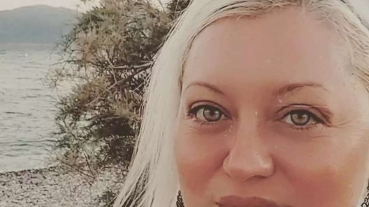 «Θέλω να φοράω το φουστάνι μου και να είμαι δυνατή και ντόμπρα»