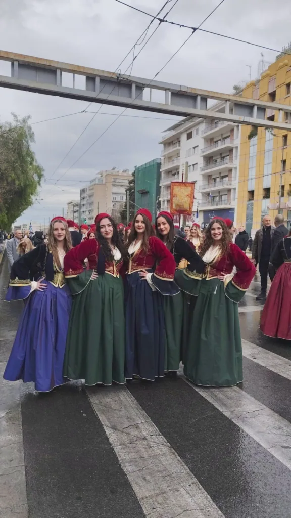 Καλάβρυτα: Μαθητές άνοιξαν την μεγάλη παρέλαση της Αθήνας ΦΩΤΟ 30 Καλάβρυτα: Μαθητές άνοιξαν την μεγάλη παρέλαση της Αθήνας ΦΩΤΟ