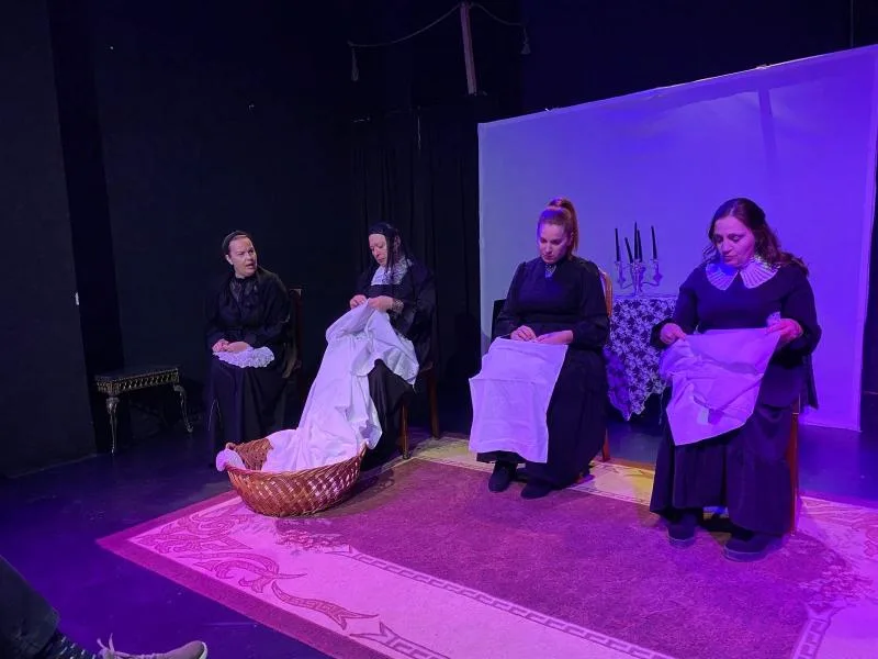 Η θεατρική παράσταση «Το σπίτι της Μπαρνάντα Άλπμα» από τον ΟΤΕ Πάτρας ΦΩΤΟ