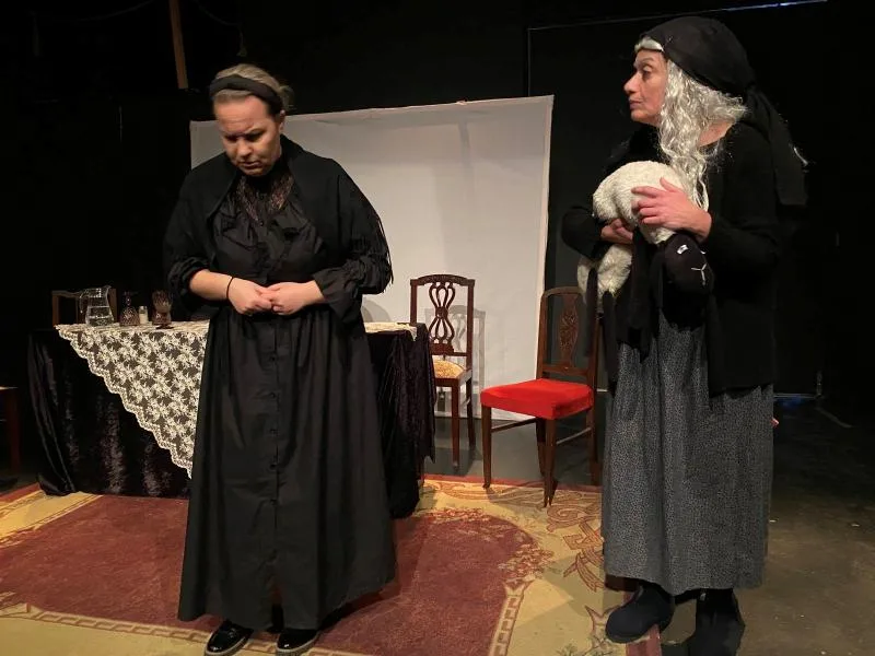 Η θεατρική παράσταση «Το σπίτι της Μπαρνάντα Άλπμα» από τον ΟΤΕ Πάτρας ΦΩΤΟ