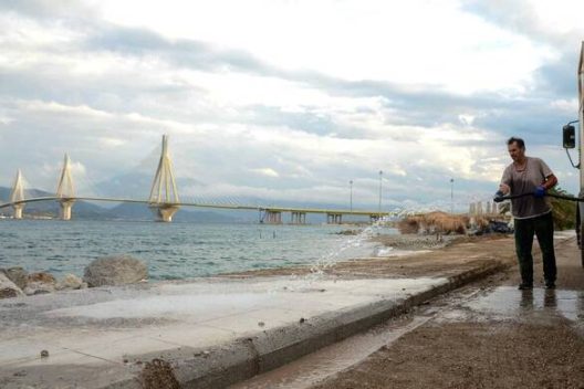 Ρίο: Μπάχαλο στην παραλιακή με τις οπτικές ίνες ΦΩΤΟ