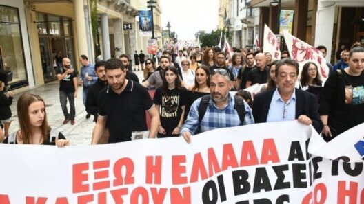 Πάτρα: Οι φαρμακοϋπάλληλοι σε αντιπολεμική συγκέντρωση στην Πλατεία Γεωργίου