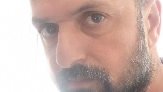 «Στους πολιτικούς μας αρέσει η φωτογραφία και ο φωτογραφικός φακός!»