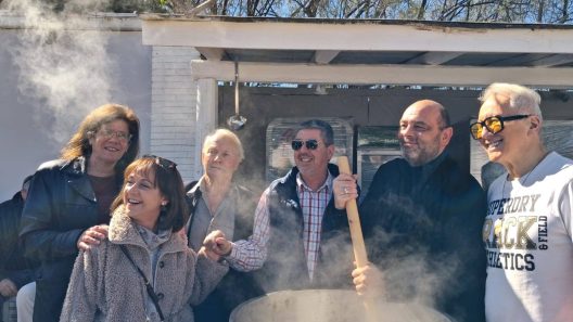 Ο υφυπουργός Πολιτισμού Ιάσων Φωτήλας σε ρόλο...σεφ! ΦΩΤΟ