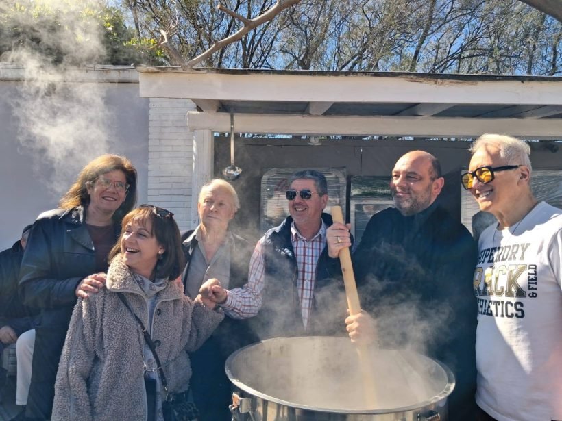 Ο υφυπουργός Πολιτισμού Ιάσων Φωτήλας σε ρόλο...σεφ! ΦΩΤΟ