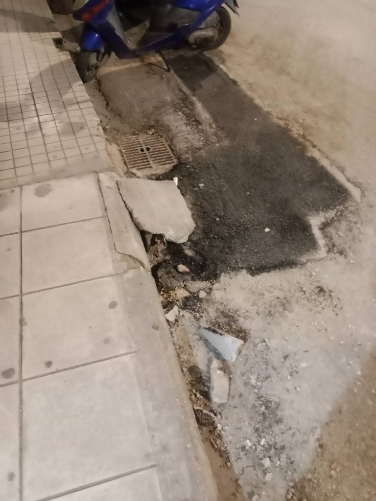 Πάτρα: Η ΔΕΥΑΠ έφτιαξε βλάβη και...άφησε λούκι στον αέρα! ΦΩΤΟ
