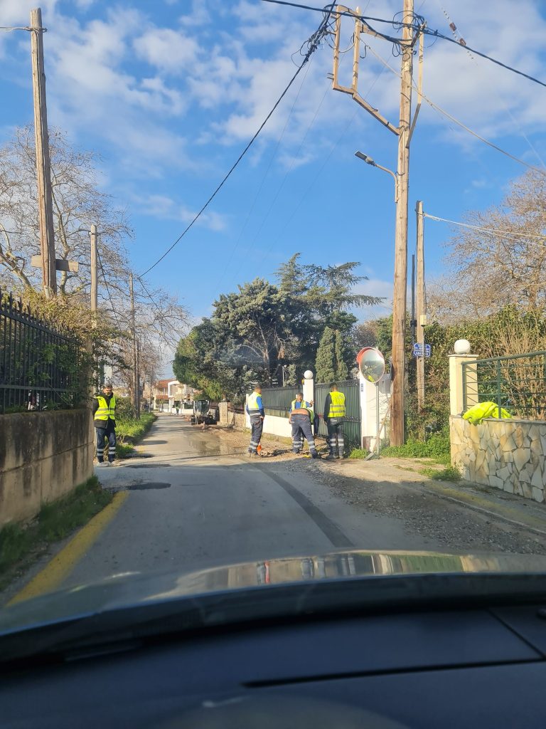 Ρίο: Μπάχαλο στην παραλιακή με τις οπτικές ίνες ΦΩΤΟ