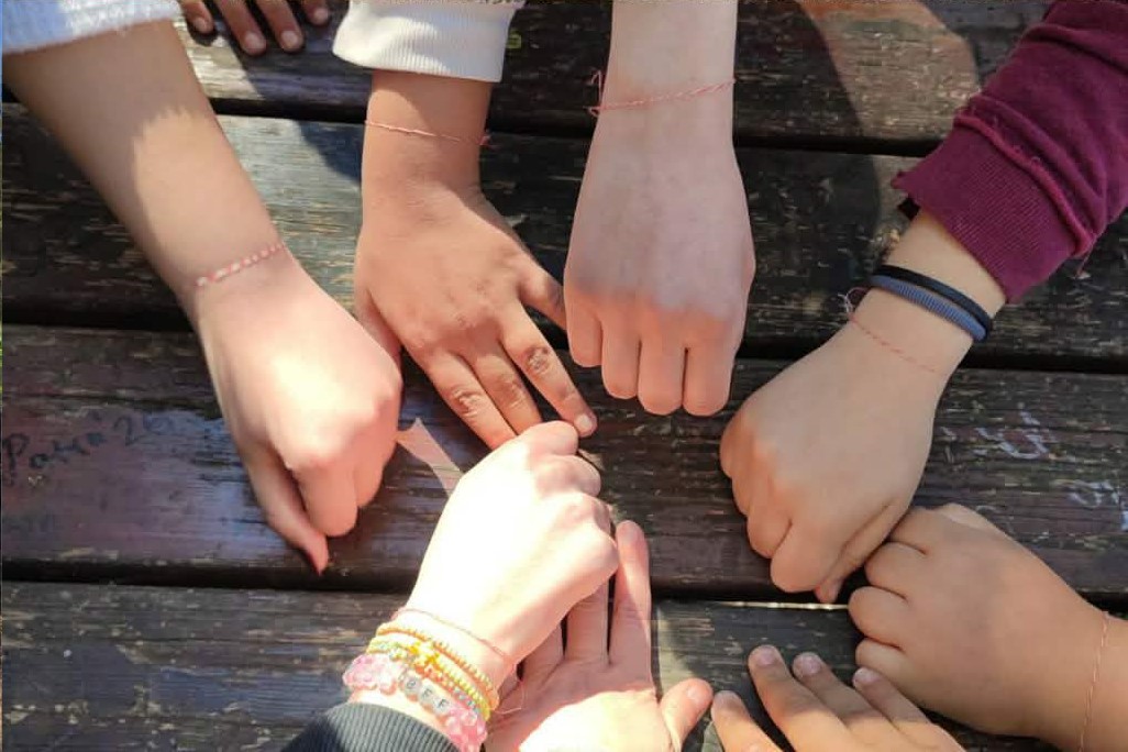 Τα παιδιά, με γέλια, χρώματα και αγκαλιές μαζί με Εθελόντριες ΦΩΤΟ