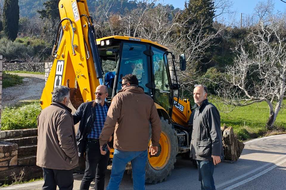 Ανω Καστρίτσι: Κατολίσθηση σε δρόμο κινητοποίησε τις Αρχές ΦΩΤΟ