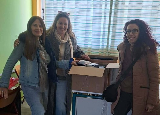 Αίγιο: Υπολογιστές σε σχολεία, μέσω Φωτήλα ΦΩΤΟ