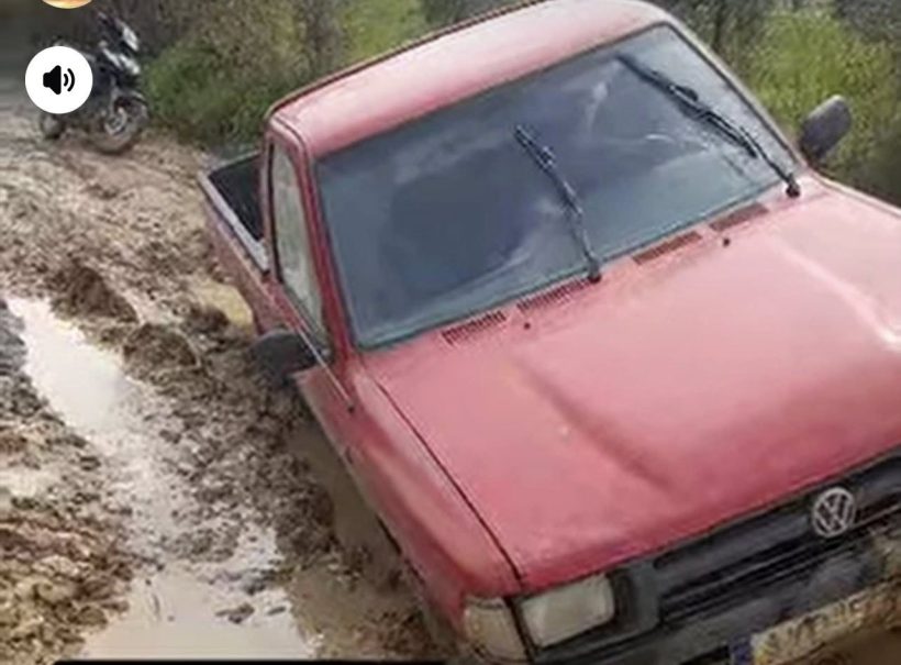 Δυτική Αχαΐα: «Κρανίου τόπος» oι αγροτόδρομοι - Οχήματα «βουλιάζουν» στις λάσπες ΦΩΤΟ