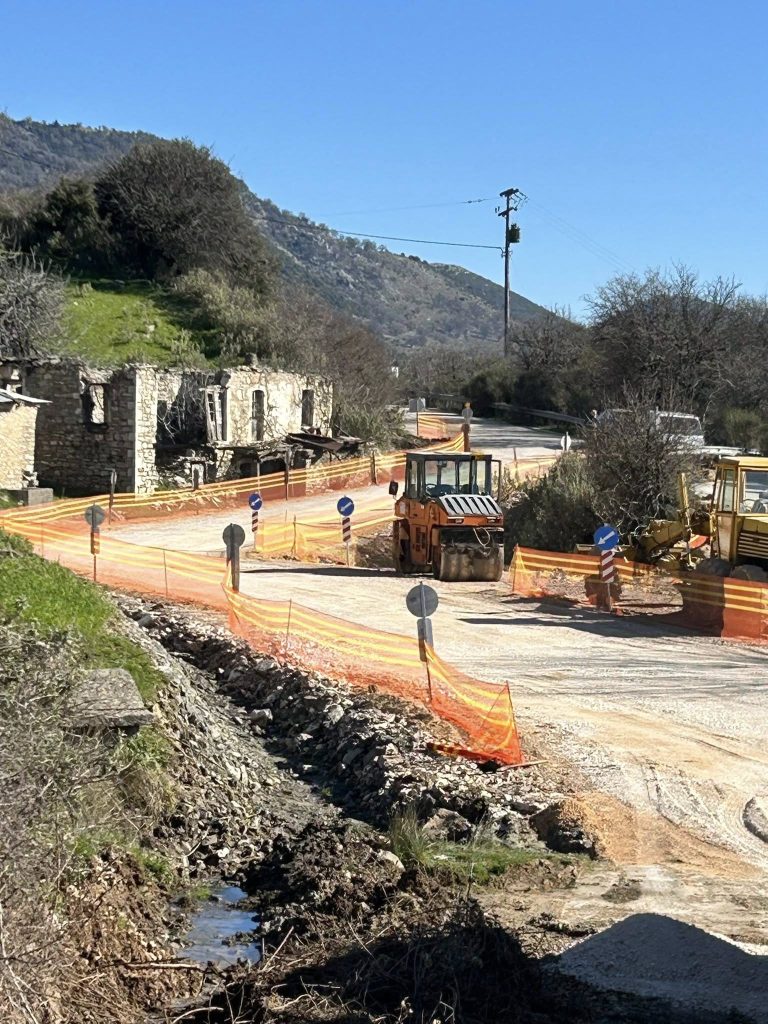 Πατρών-Τριπόλεως: Ετοιμη η προσωρινή παράκαμψη λόγω της μεγάλης κατολίσθησης - Τι πρέπει να γνωρίζουν οι οδηγοί ΦΩΤΟ