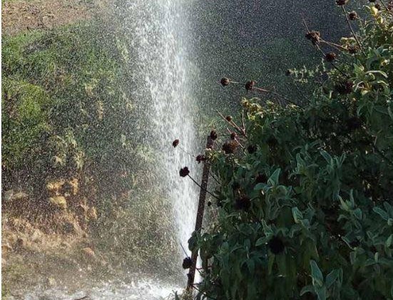 Δυτική Αχαΐα: «Συτριβάνι» από βλάβη σε δίκτυο ύδρευσης ΦΩΤΟ