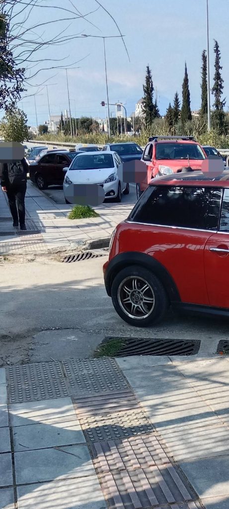 Πάτρα: Πεζοδρόμια και δρόμοι μετατρέπονται σε ατομικά πάρκινγκ ΦΩΤΟ