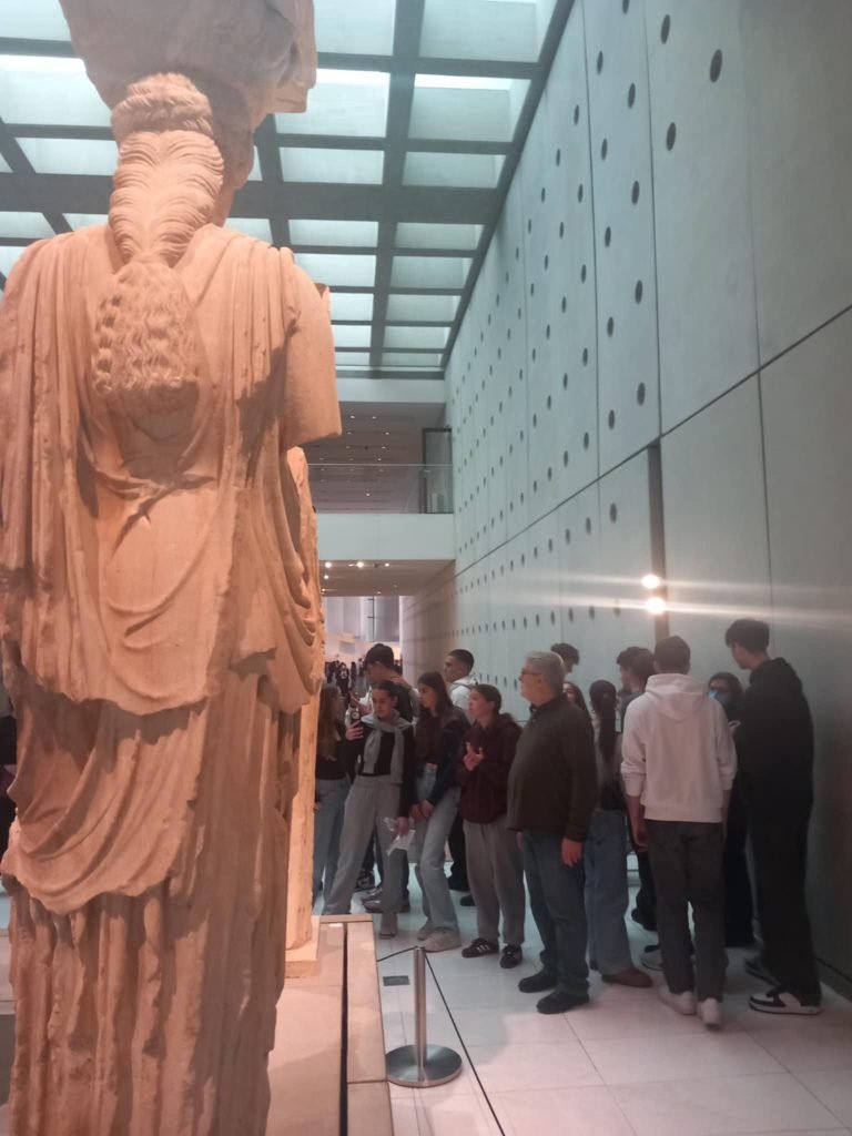 Εκπαιδευτική επίσκεψη του Αρσακείου Λυκείου Πάτρας στην Ακρόπολη και το Μουσείο της ΦΩΤΟ