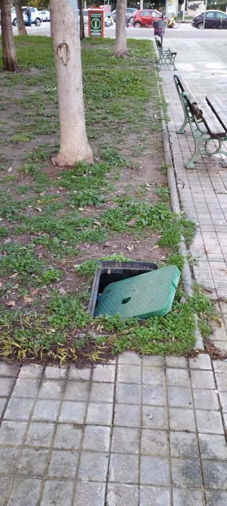 Πάτρα: Καπάκι κάδου απορριμμάτων σκέτη «παγίδα» σε Πλατεία ΦΩΤΟ 30 Πάτρα: Καπάκι κάδου απορριμμάτων σκέτη «παγίδα» σε Πλατεία ΦΩΤΟ