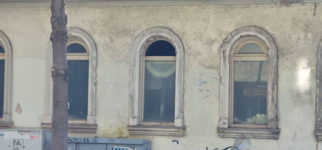 Πάτρα: Λεηλατημένα τα παλαιά Δημοτικά Λουτρά ΦΩΤΟ